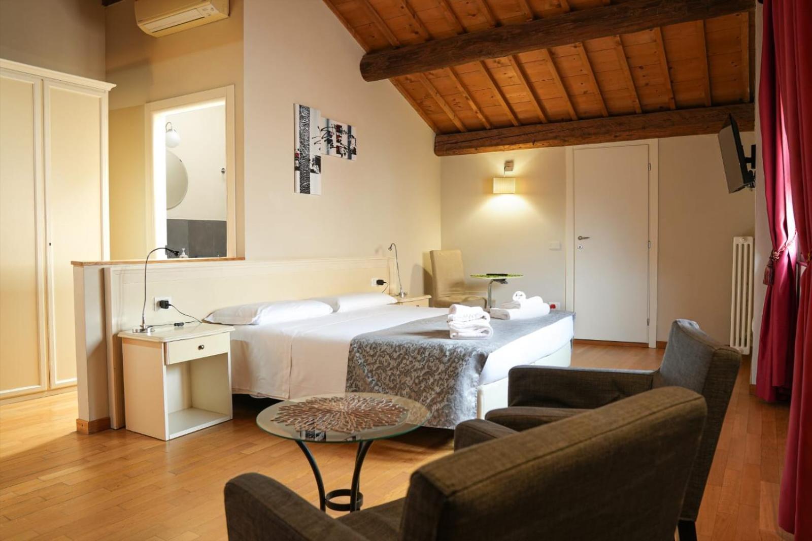 Honey Rooms Ferrara Eksteriør billede
