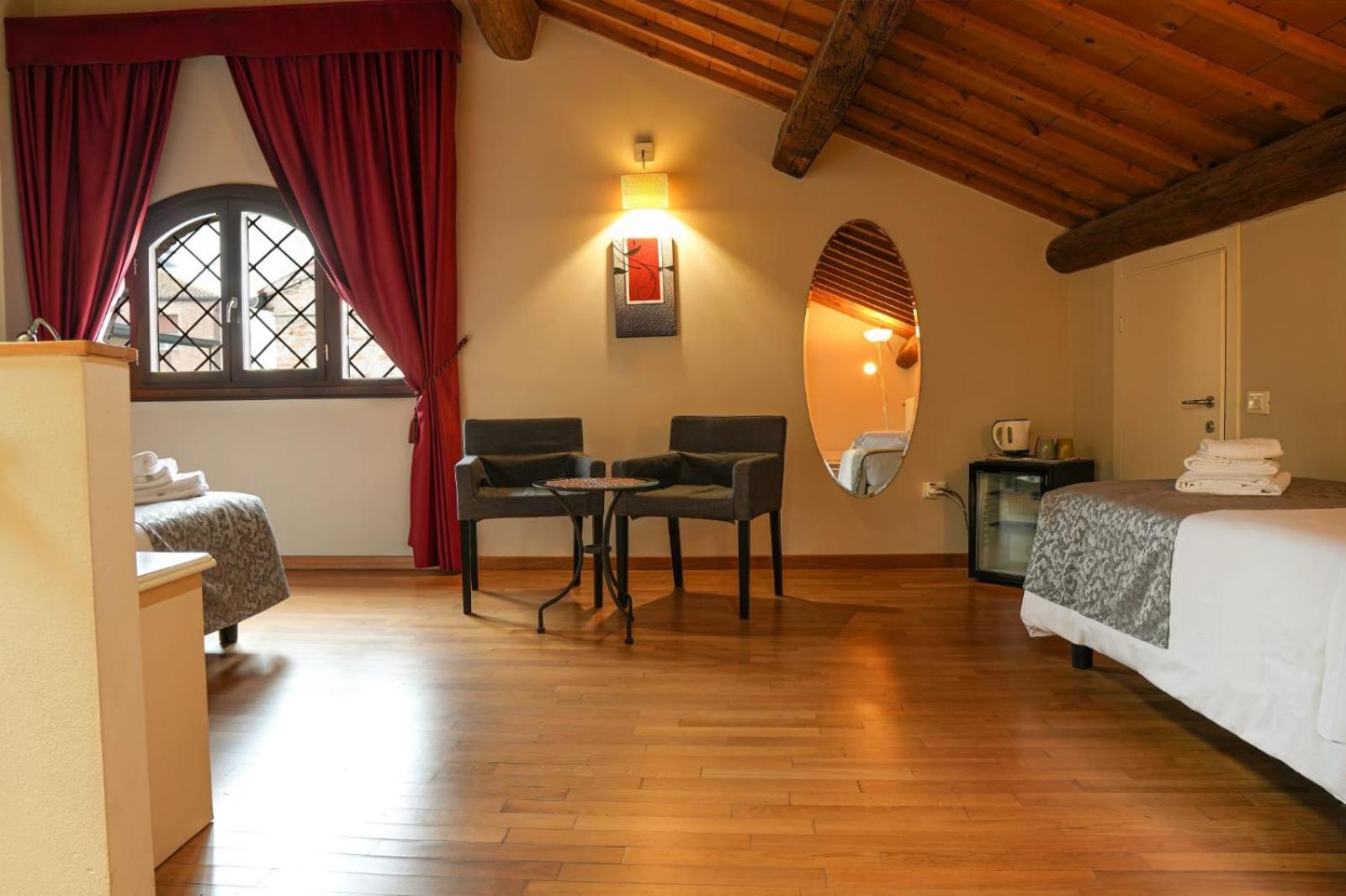Honey Rooms Ferrara Eksteriør billede