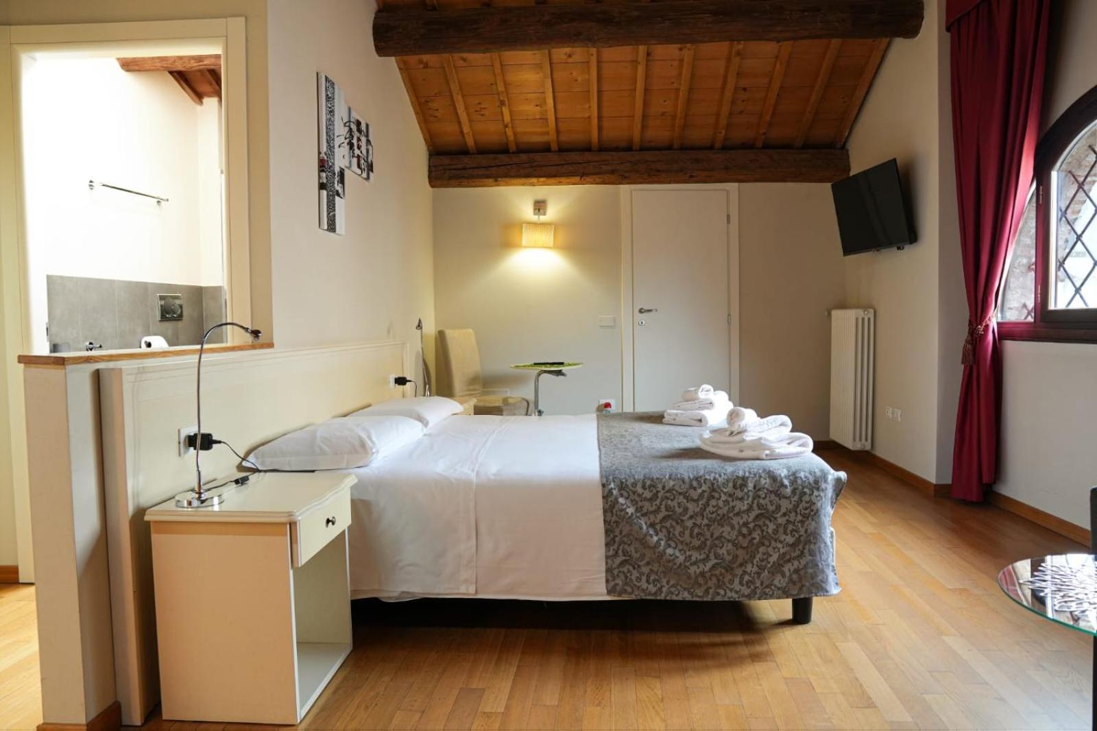 Honey Rooms Ferrara Eksteriør billede